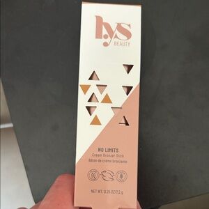HYS Beauty No Limits Cream Bronzer Stick - Tan